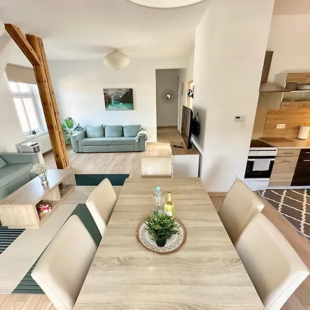 Przestronny Nr 7 Z Widokiem Na Gory Sowie Lejlighed *